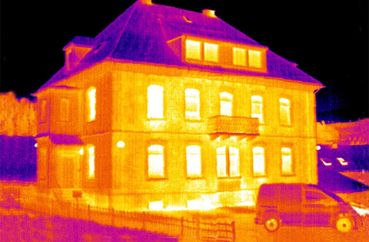 热像仪下无处遁形:红外热成像如何精准量化建筑能耗与热量散失?