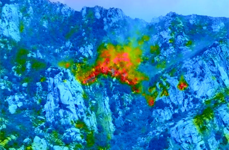 消防热成像仪如何百米外精准测温，让你远离爆炸风险？