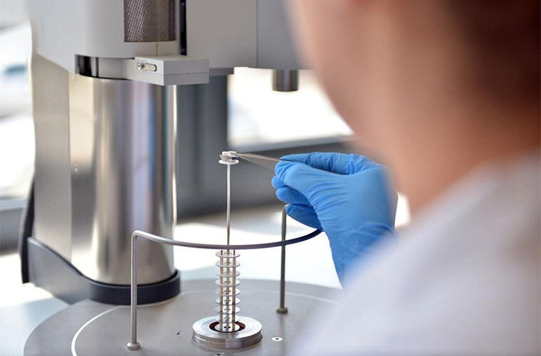 告别“盲人摸象”：科研级红外热像仪如何让实验效率飙升200%