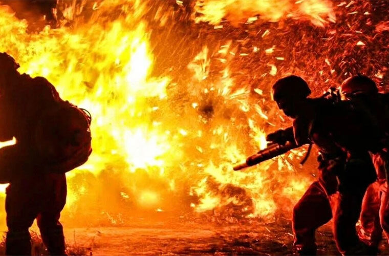 守护消防安全的“隐形眼”:防爆热像仪如何穿透火场迷雾?